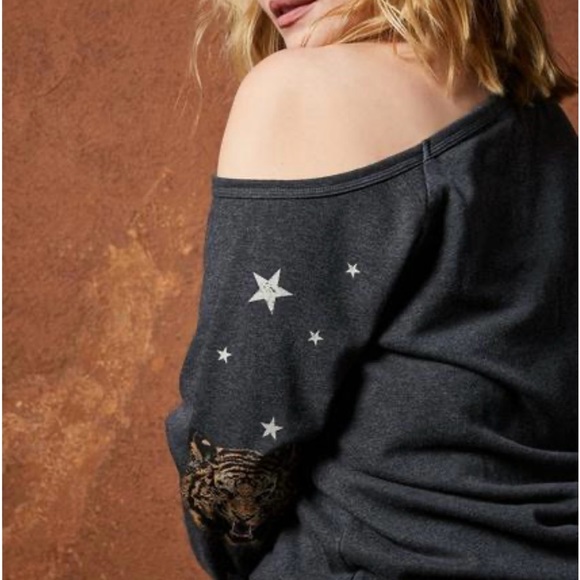 Torrid Charcoal Grey Tiger Off Shoulder Sweatshirt size 5 NWT - Picture 4 of 8